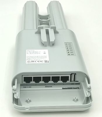 El router inalámbrico de Mikrotik RBOmniTikU-5HnD 1000mW 5G AP ROS apoya 3G